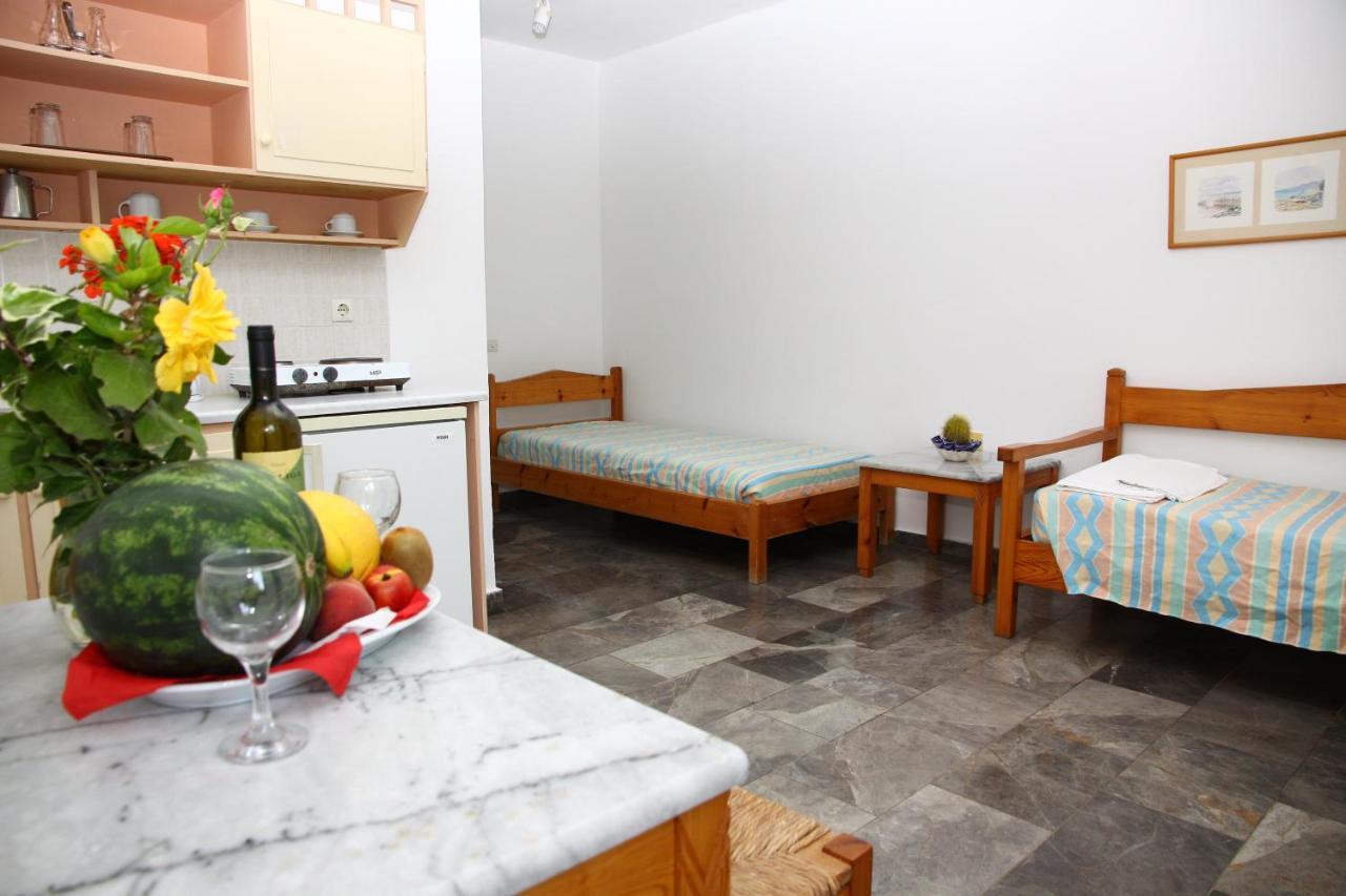 Camari Garden Hotel Apartments Gerani  Bagian luar foto